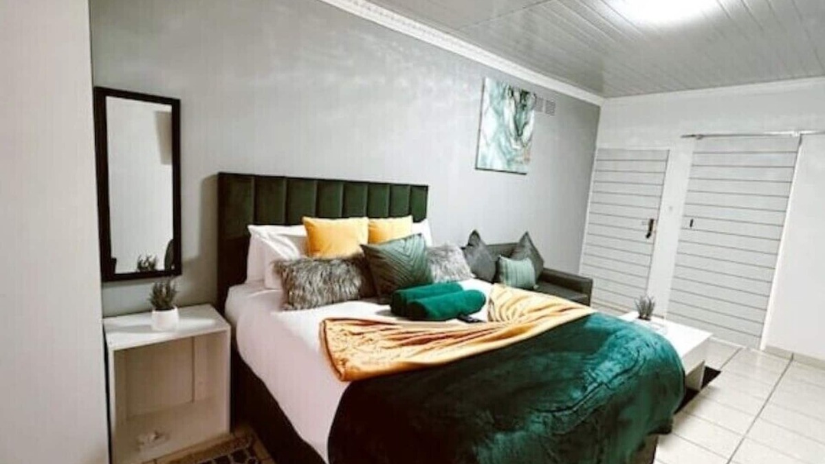 Newcastle House | Contemporary Gem: Studio with Serene Pool Viewn