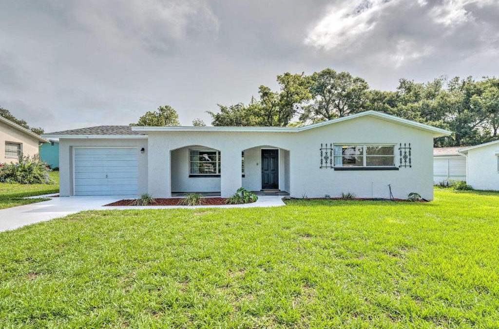 Pine Ridge House | Contemporary Gem with Sun Room in Beverly Hills!