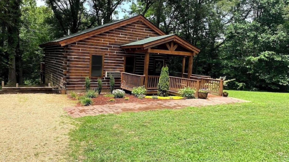 Anna Cabin | Contemporary Glamping with Native American Appeal
