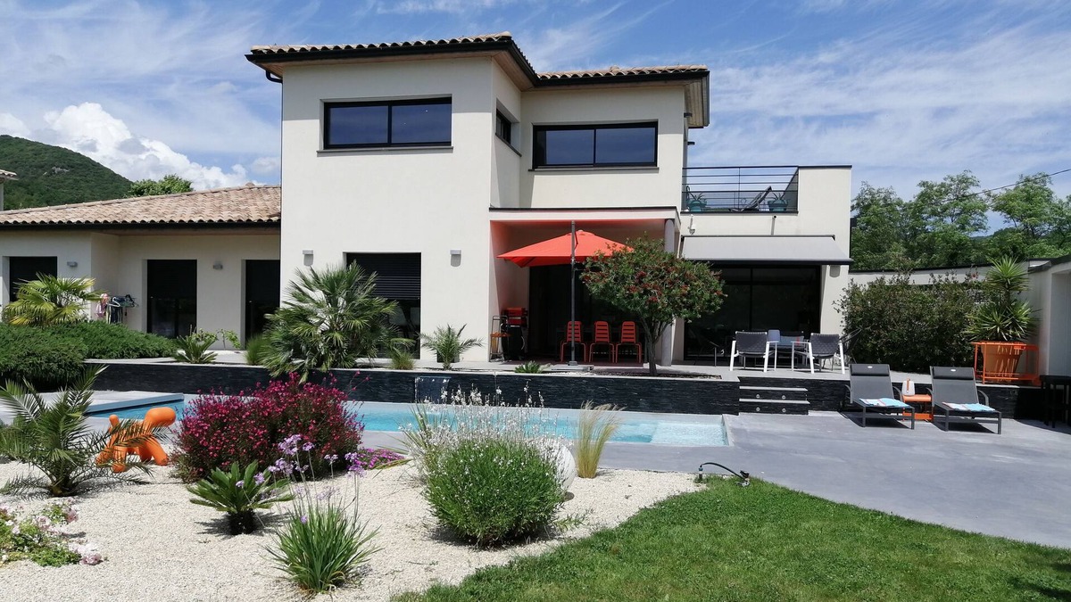 Meysse House | Contemporary house in Ardèche