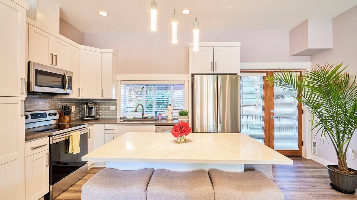 Kirkland Apartment | Contemporary house Kirkland Guest House