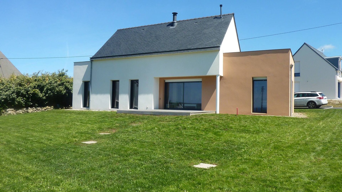 Plogoff House | Contemporary house with ocean view in 2 steps of heathland and its trails