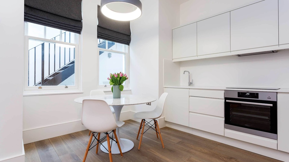 South Hampstead Apartment | Contemporary in Swiss Cottage, by Veeve