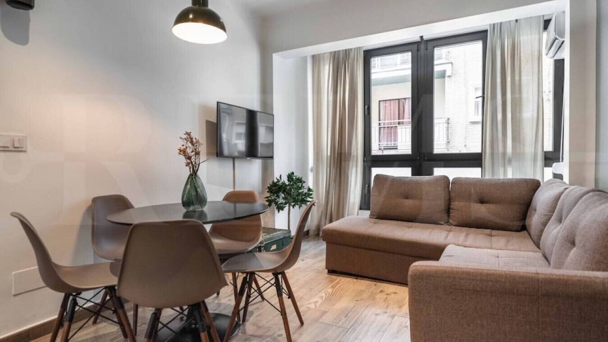 Poligono Alameda Apartment | Contemporary Industrial Apartment
