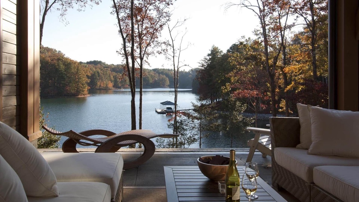Sunset House | Contemporary Lake Front Home With Stunning Views