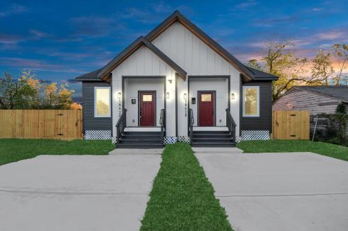 Southeast Houston House | Contemporary Luxury 3 Bed - NRG-MED CENTER