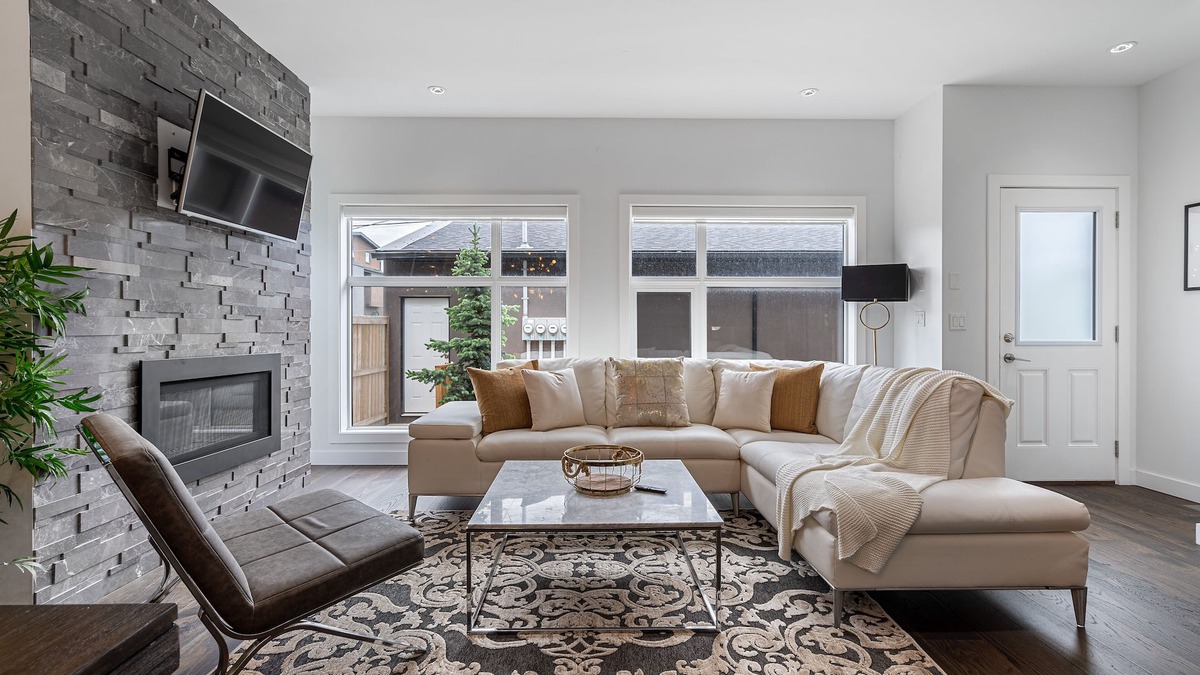 Kensington House | Contemporary Luxury 4 Bedroom House near Downtown
