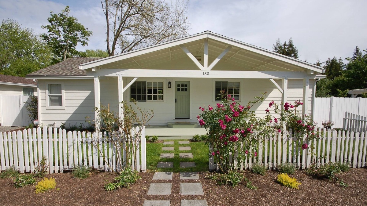 Kenwood House | Contemporary Luxury in Wine Country - Walkable to 9 tasting rooms!
