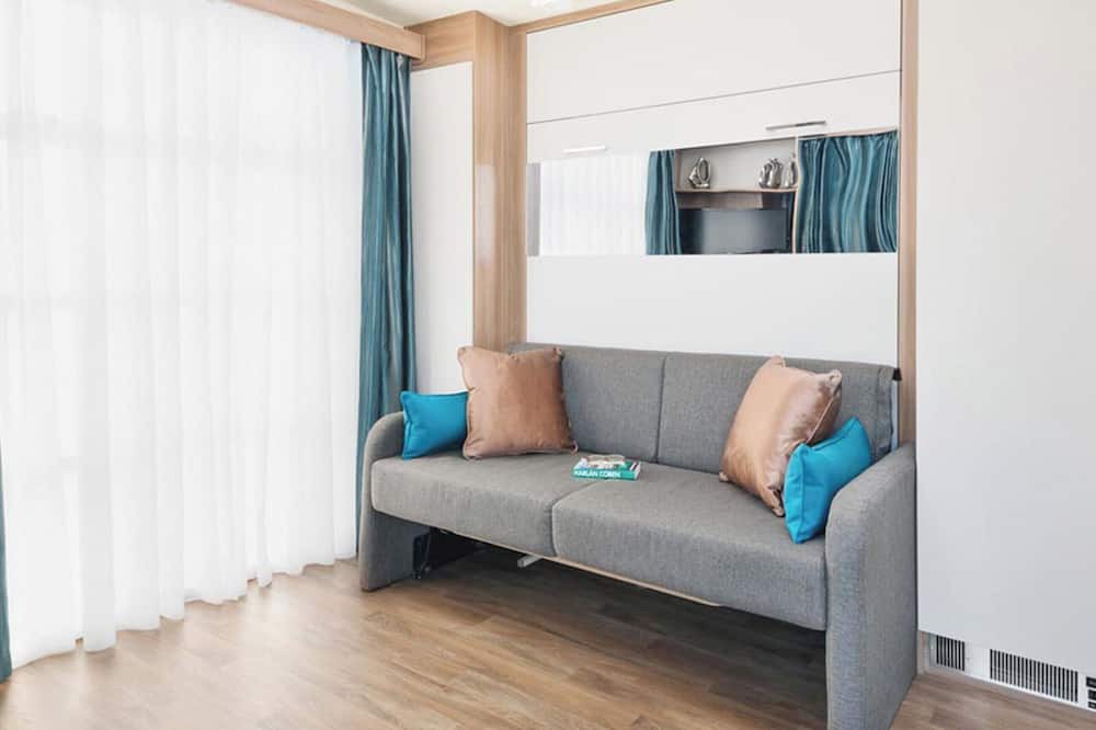 Caerwys Cottage | Contemporary mini pod with one double pull-out bed and en suite shower and W.