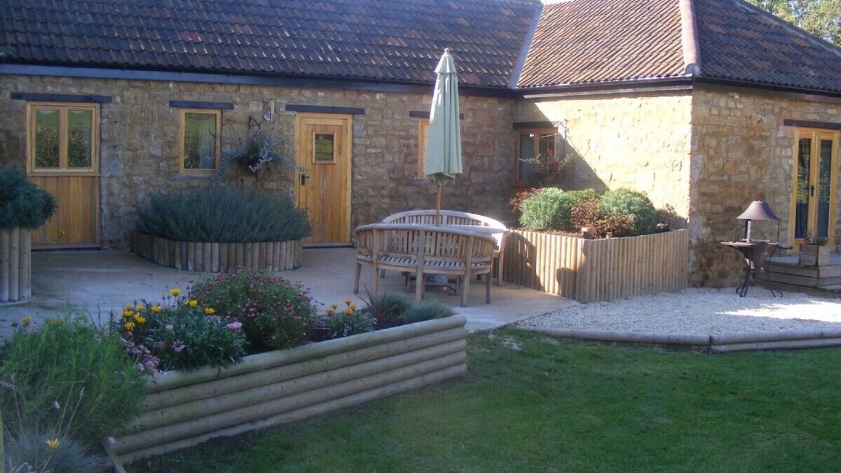 Horton House | Contemporary, modern barn conversion with private hot tub