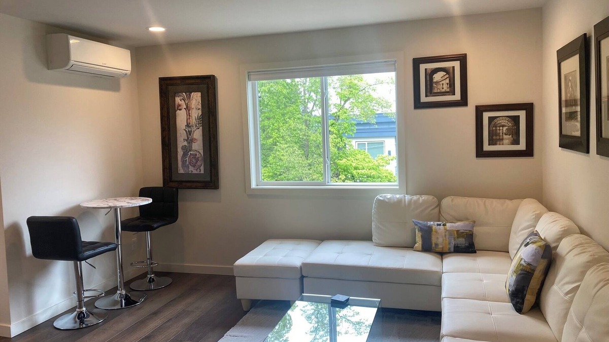 Kirkland Apartment | Contemporary One Bedroom Oasis in Downtown Kirkland