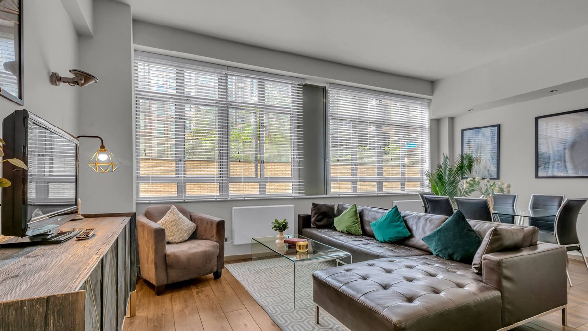 Bunhill Apartment | Contemporary One Bedroom Apartment in City Road, London by MySquare