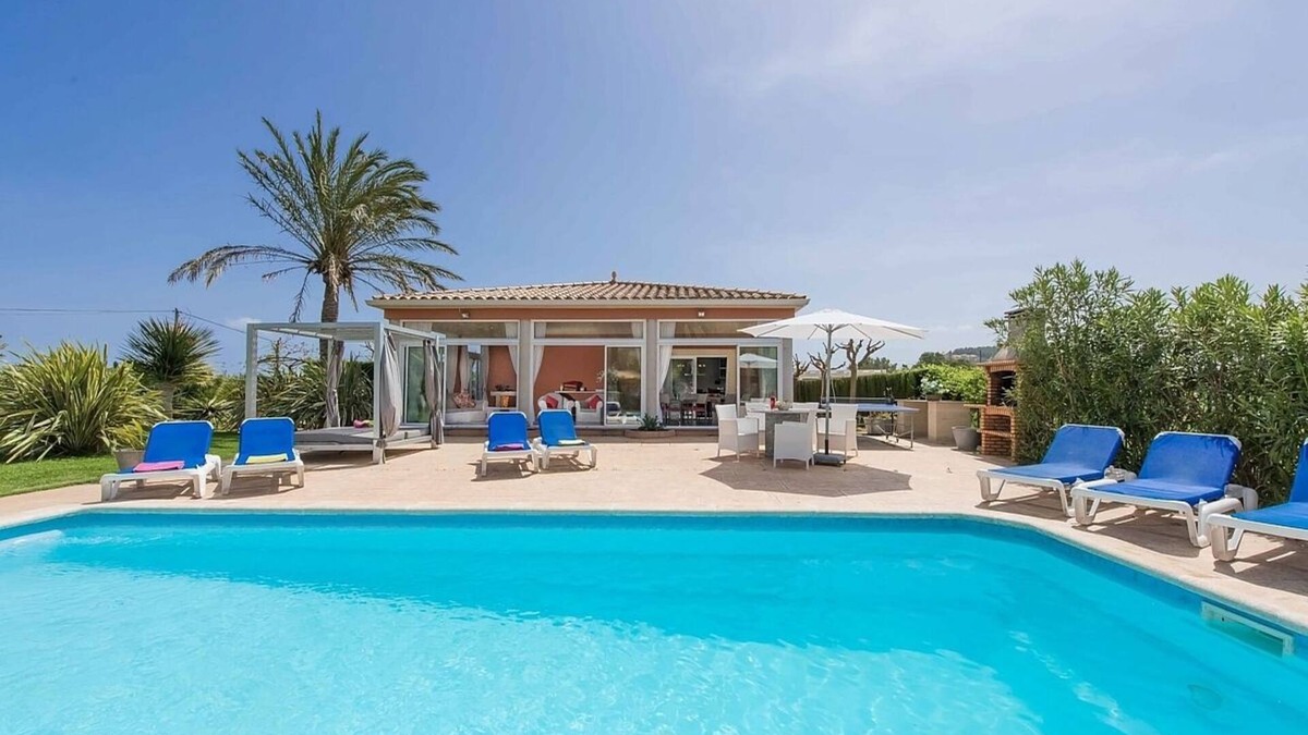 Les Palmeres Villa | Contemporary One-Level Villa, A/C, Private Pool, Mountain Views - 20mins Walk to Port de Pollenca!