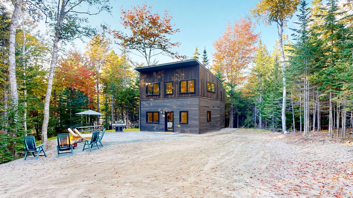 Lamoine Cottage | Contemporary retreat with grill, firepit, & patio - walk to beach