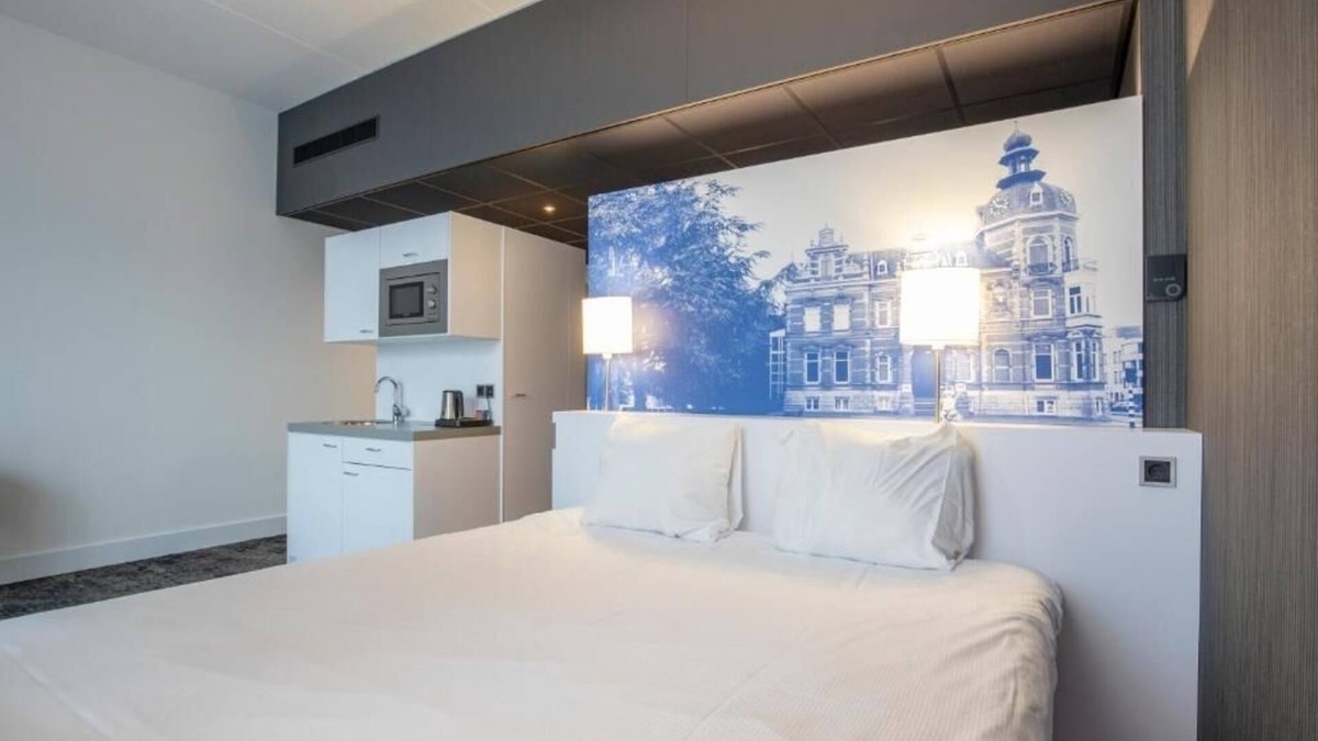 Oss Hotel | Contemporary Room Close to Autotron and Museum Jan Cunen - City Vibes