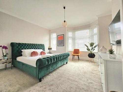 Wyken House | Contemporary Spacious 3BR House close to City Centre