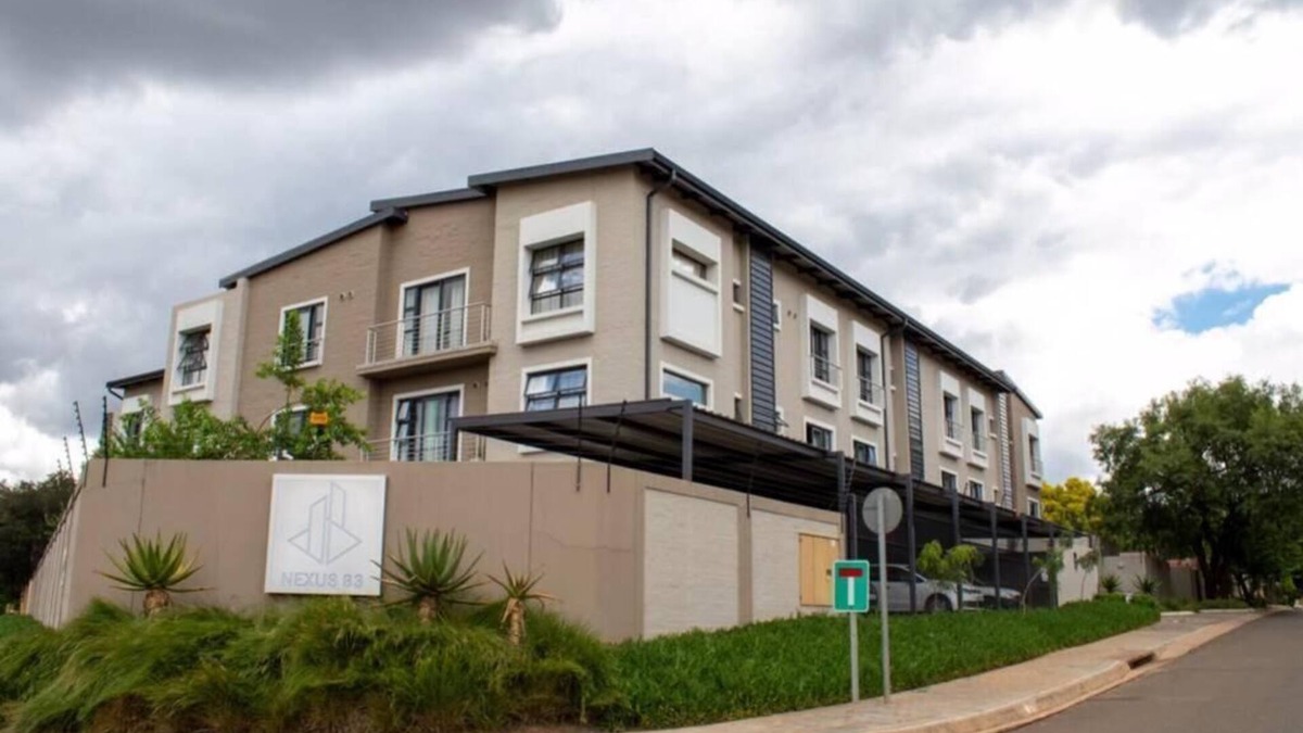 Menlo Park Apartment | Contemporary Spacious & Comfortable Apartment