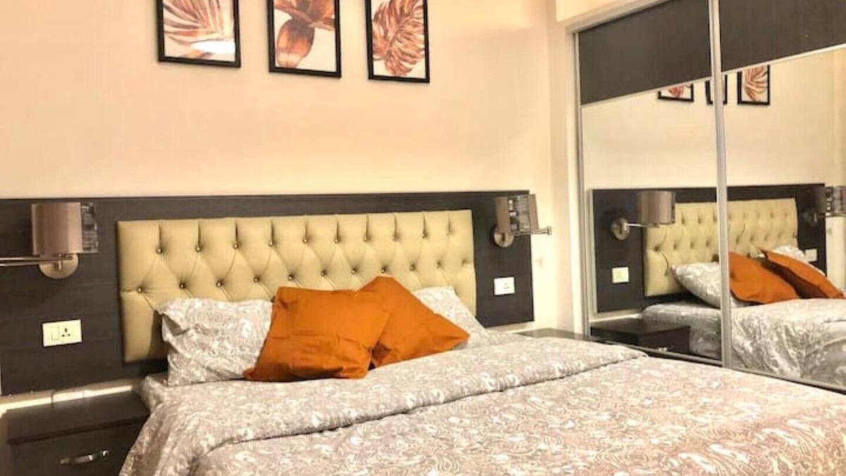 Al Swaifyeh Apartment | Contemporary studio 13 mins to downtown - few steps to great food, cafes, shops