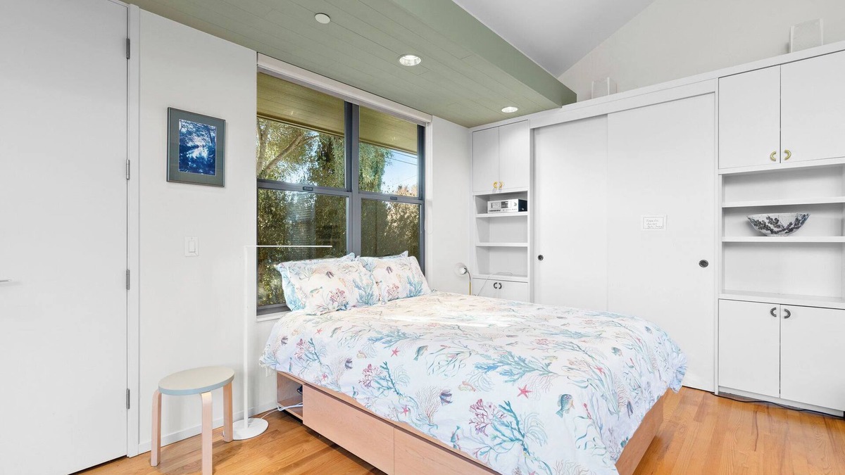 Upper Seabright Apartment | Contemporary Studio in Seabright, near Santa Cruz beaches and downtown