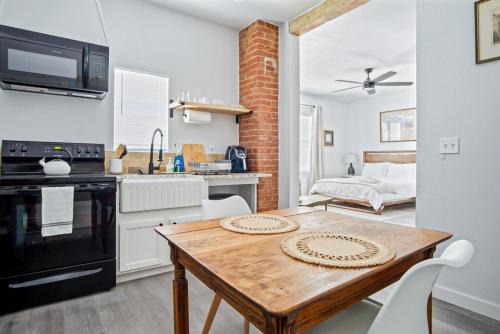 Central Oklahoma City House | Contemporary Studio With City Access #03c