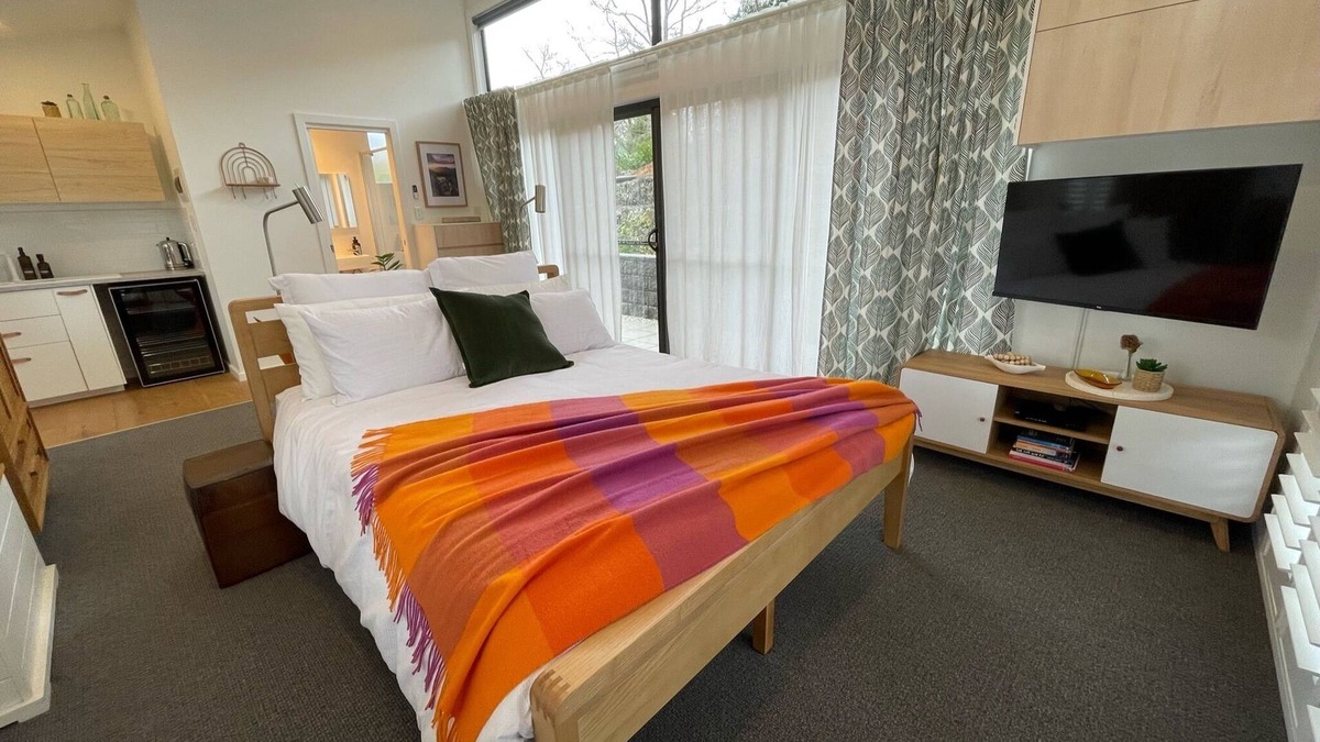 Katoomba Apartment | Contemporary, Stylish One Bedroom Studio.
