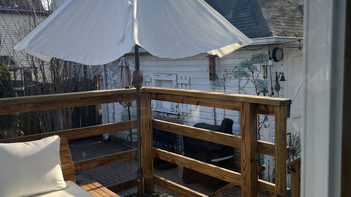 South Amboy House | Contemporary traditional home walk to restaurants, bars & train to NYC & Shore!