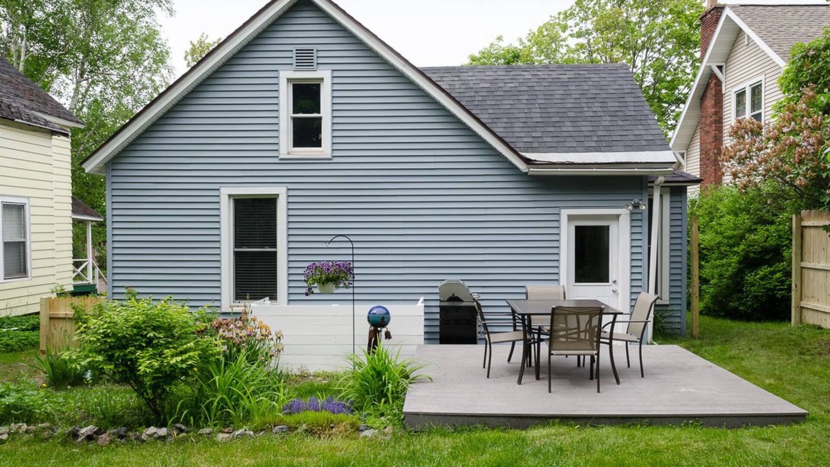 Marquette House | Contemporary Two Bedroom Charmer Close to Downtown and Beachfront