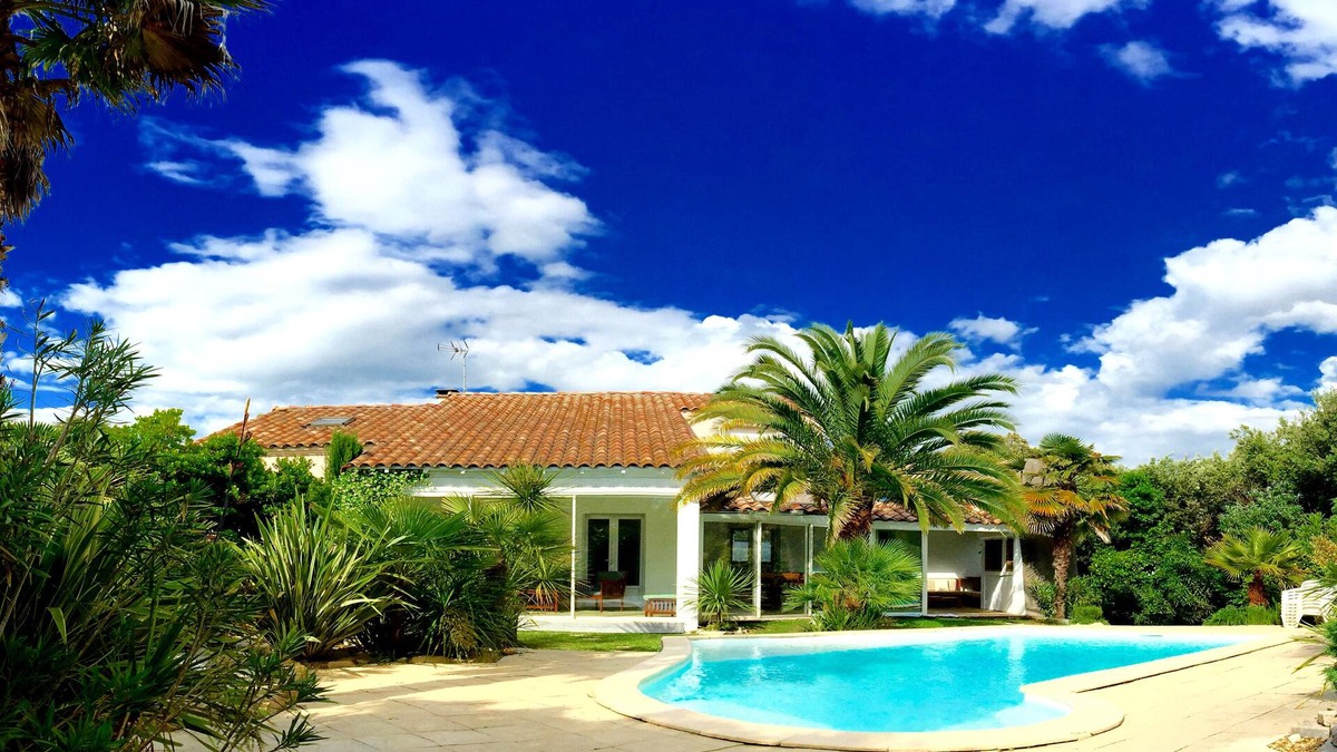 Sussargues Villa | Contemporary villa (16 people) with swimming pool, tropical garden in the woods