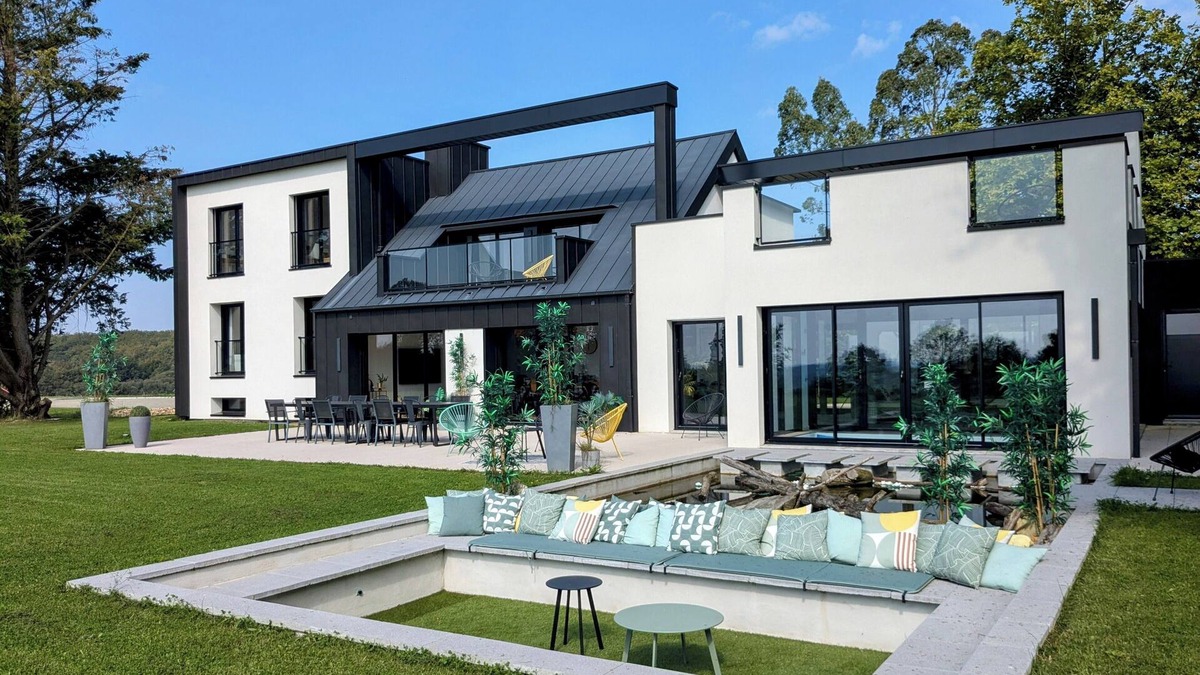Laille Villa | Contemporary villa 5* - 15p - Indoor pool & Cinema - Rennes