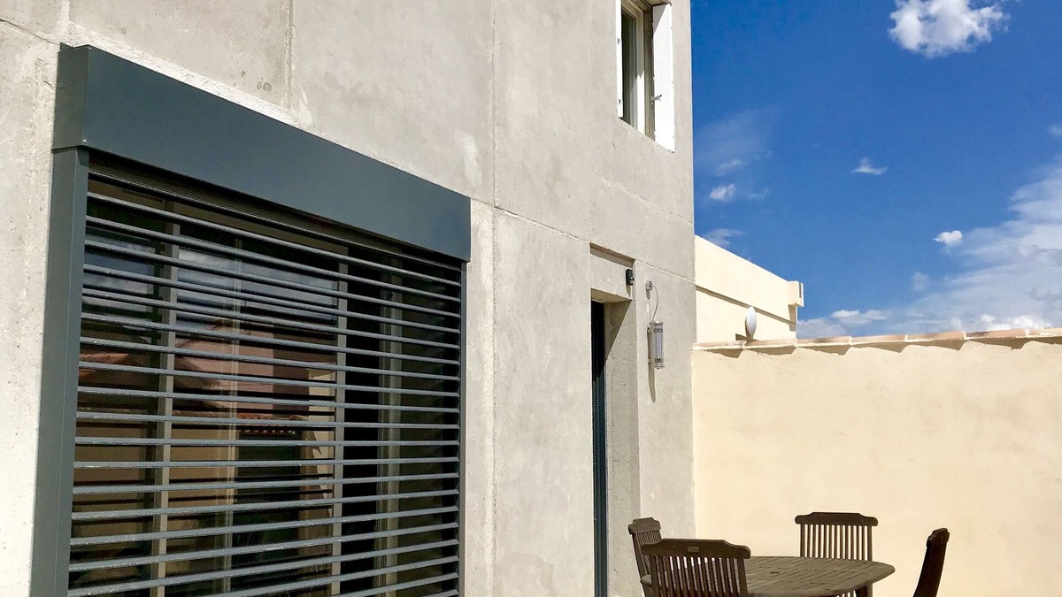 Martigues House | Contemporary villa by the sea in Carro