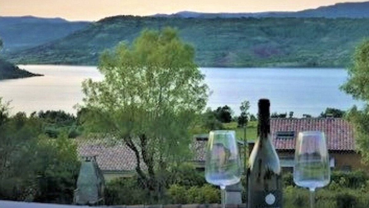 Liausson House | Contemporary villa T7 with breathtaking view of the lake