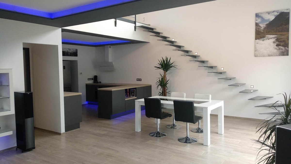 Alissas Villa | Contemporary villa with private jacuzzi