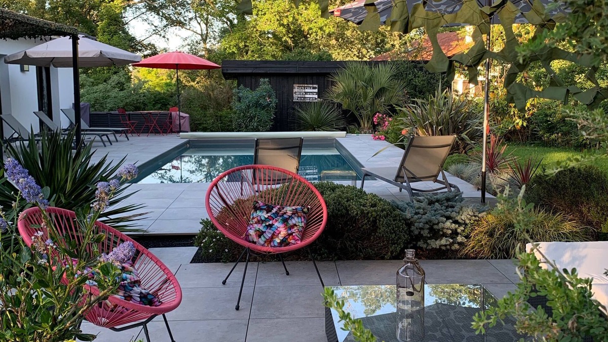 Leognan Villa | CONTEMPORARY VILLA WITH HEATED POOL IN A QUIET LOCATION