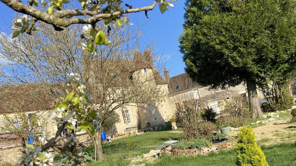 Ceton Bed & Breakfast | Continuation of Les Étoiles du manoir de La Barre created in the frame in 2022
