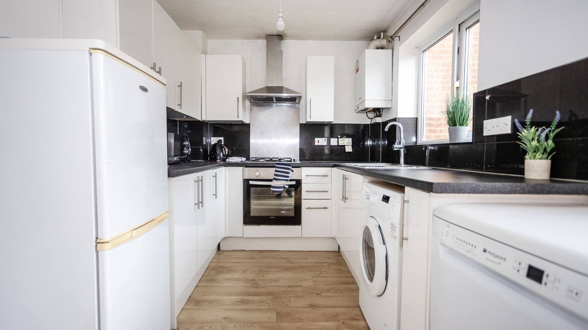 Bradley Stoke Apartment | Contractor’s Haven in Patchway