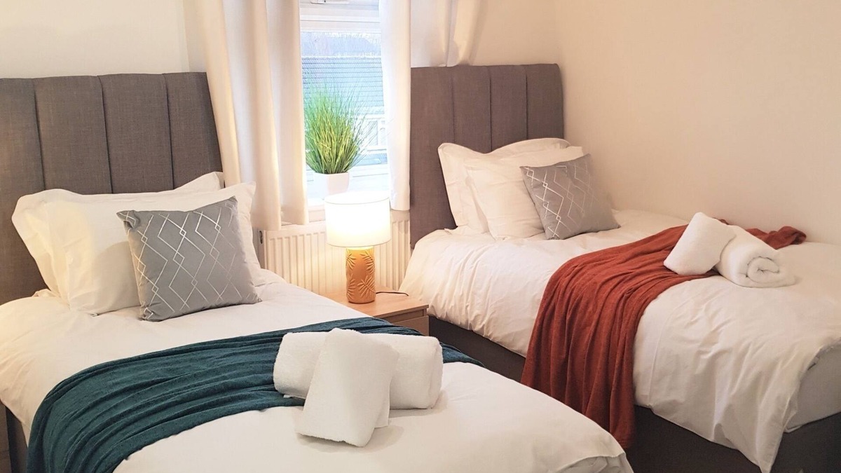 Shephall Apartment | CONTRACTORS *2 BED APARTMENT FREE PARKING FREEWI-FI