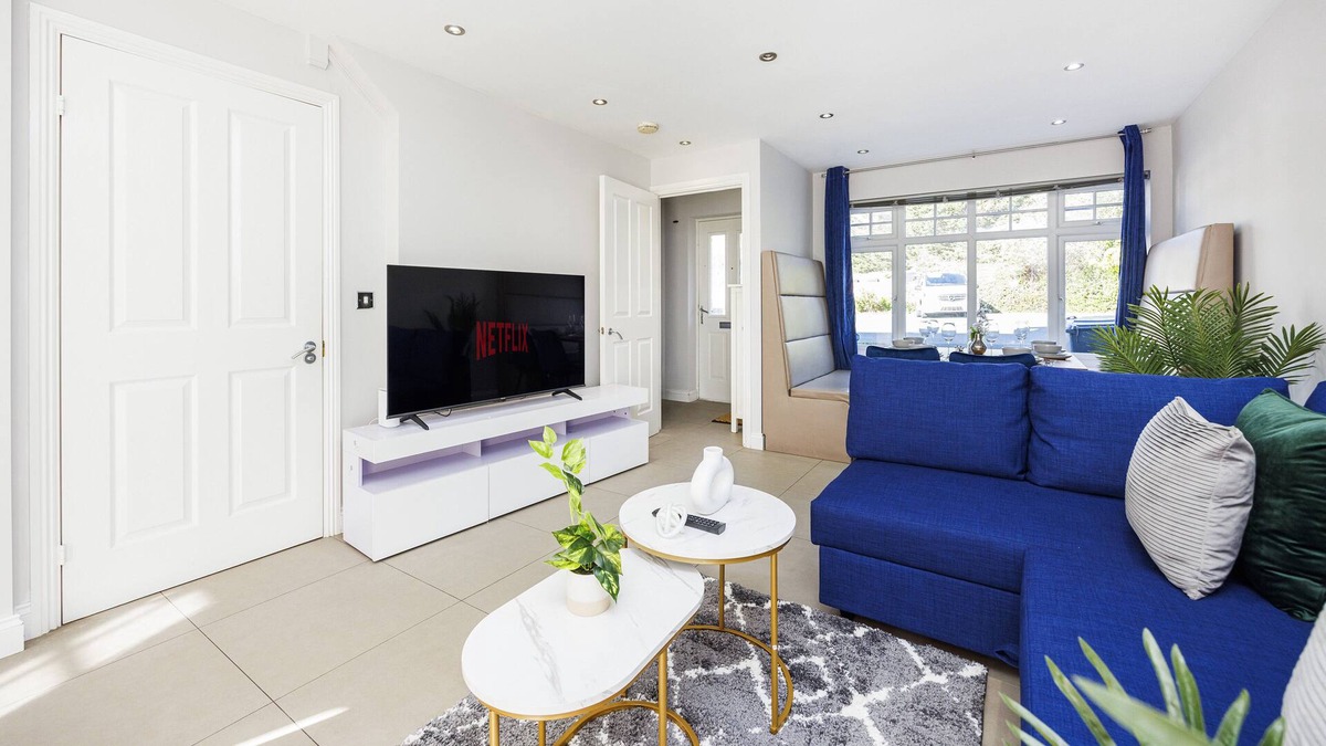 Brunel House | Contractors | Business | Large House | Sleeps 9