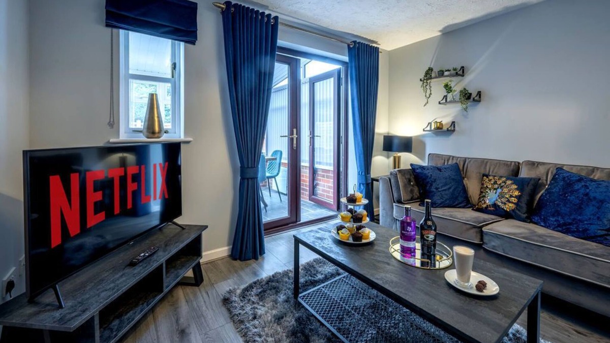 Cradley House | Contractors | Family home 𝙁𝙍𝙀𝙀 Netflix,𝙁𝙖𝙨𝙩 WiFi, near Dudley/Birmingham