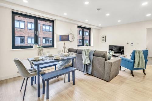 Bedford Apartment | Contractors Gem, 2 bed, sleeps 6, bathroom & ensuite