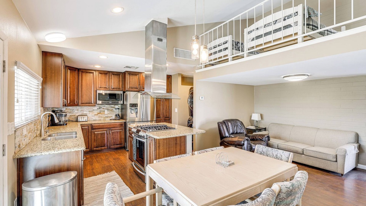 Holiday Shores House | Convenience By the River: Bullhead City Townhome!