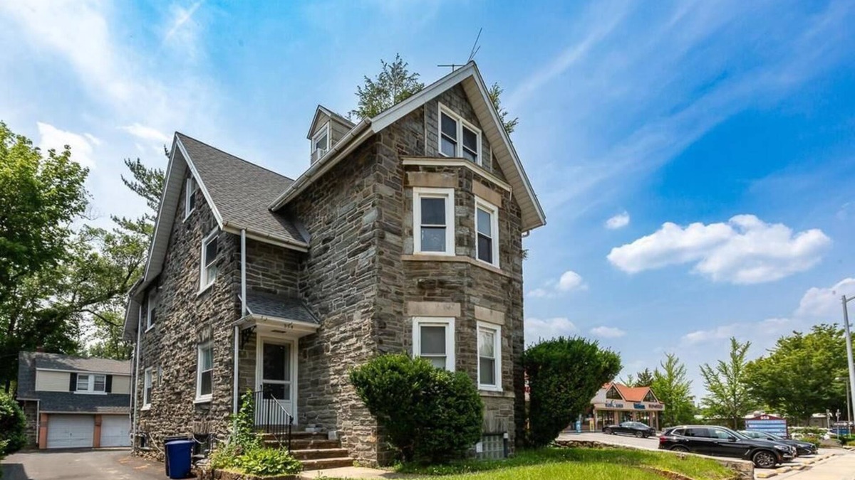 Bryn Mawr Apartment | Convenience & comfort awaits in this stylish 2-Bed/2-Bath in the heart of The Main Line.