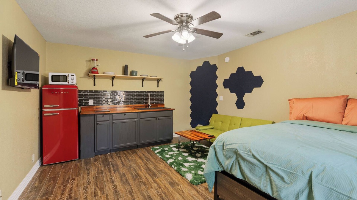 Pine Forest Apartment | Convenience in Central Pensacola, Pet Friendly!
