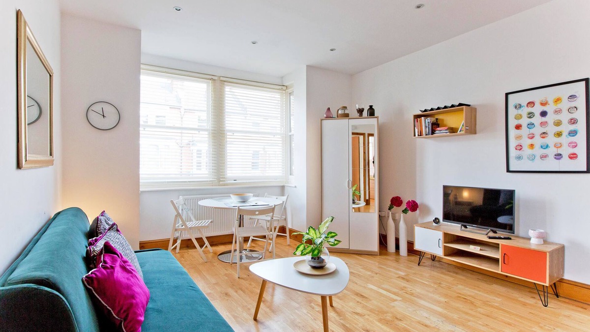 Canonbury Apartment | Convenient 1 bedroom apartment with parking