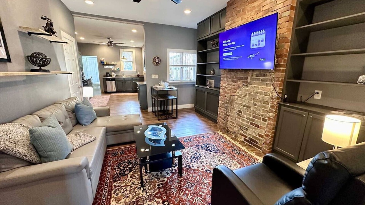 South Side Slopes House | Convenient 1 BR close southside