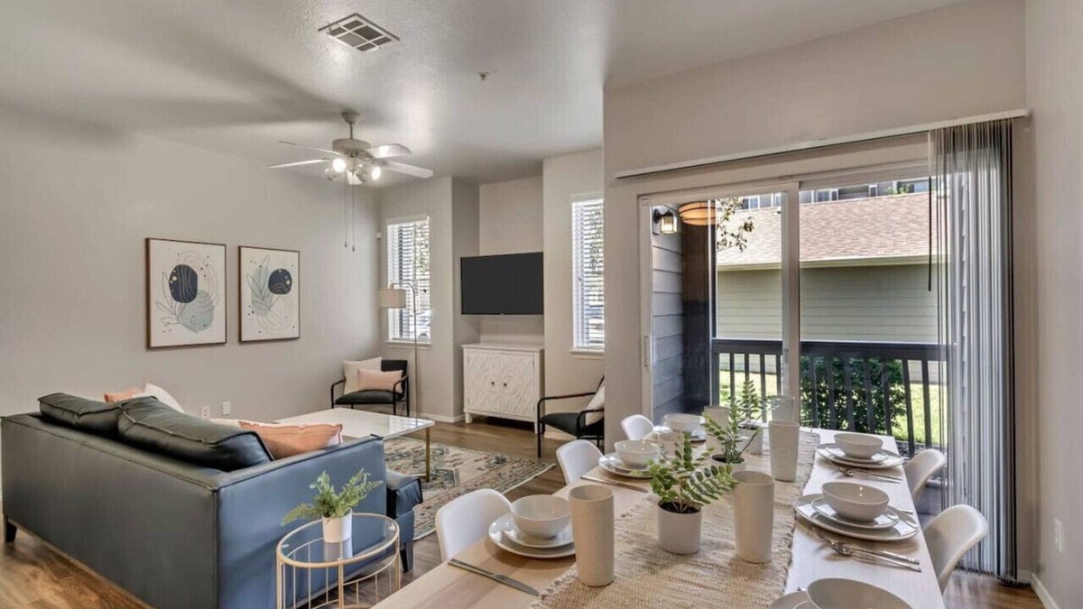 Clearfield Apartment | Convenient 1st Floor 2BR with Pool, Hot Tub, and Extra Bed, Near Hill AFB