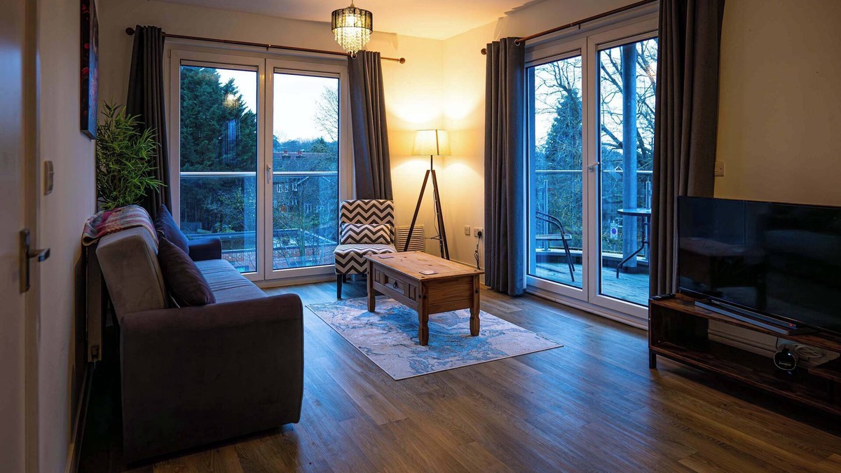 Crawley City Centre Apartment | Convenient 2 Bedroom Apartment in Crawley