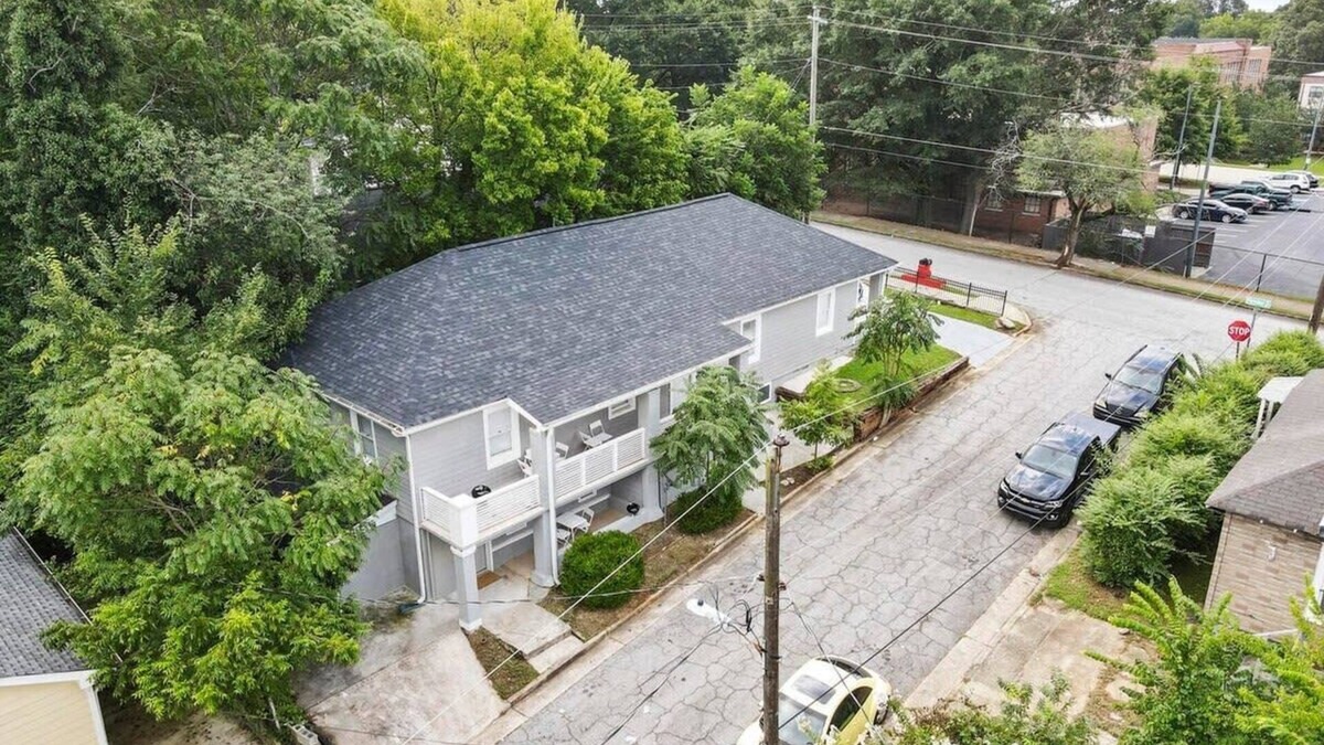 Pittsburgh Apartment | Convenient 2BR Unit Near Georgia Aquarium: Coffee, BBQ, AC, Parking Included