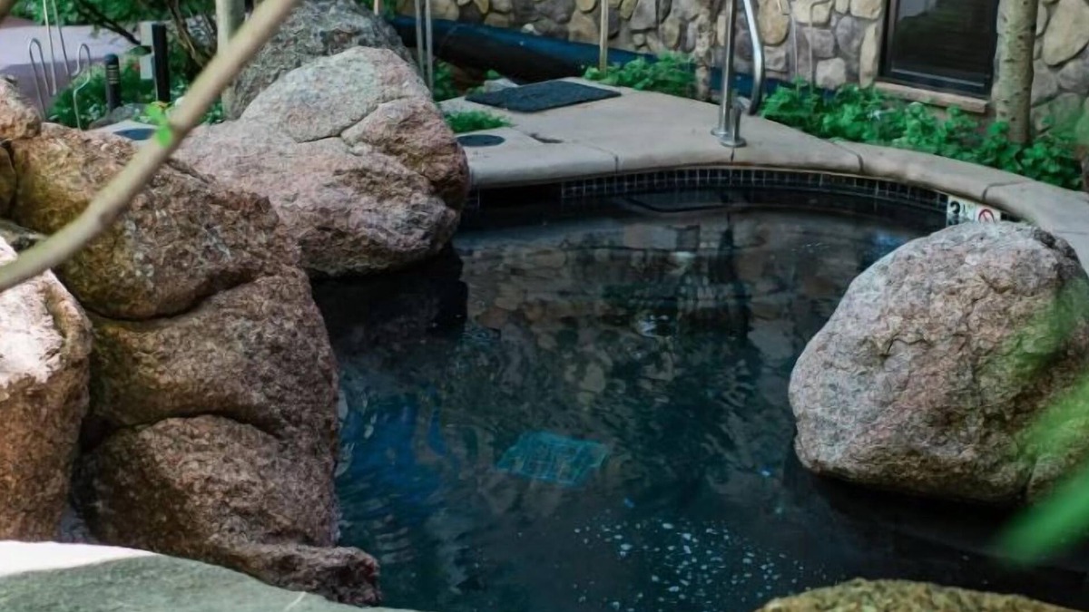Aspen Condo | Convenient 3BR condo near Lift 1A in downtown Aspen w/heated pool & hot tub!