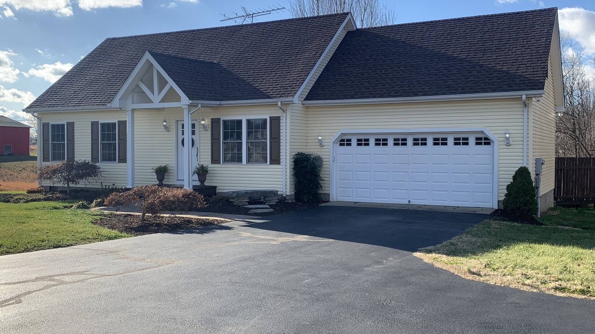 Halfway House | Convenient and Local VRBO Escape with 4 bedrooms - 2 baths Awaits Your Getaway