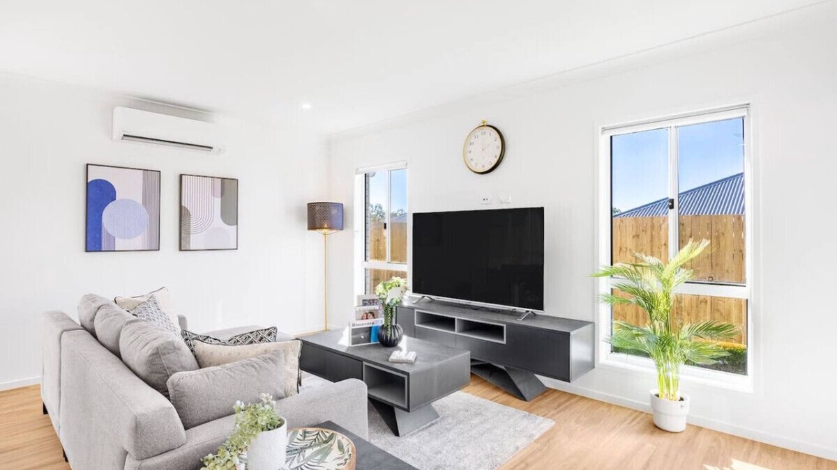 Greenbank House | Convenient Brandnew 4 Beds House, 5 mins to mall